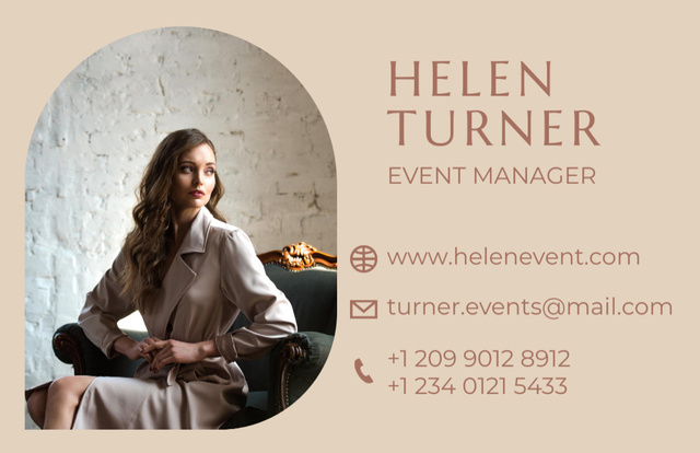 Event Manager Services Offer with Woman Business Card 85x55mm Modelo de Design