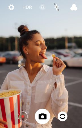 Ontwerpsjabloon van IGTV Cover van Attractive Woman with Big Popcorn