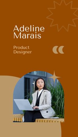 Template di design Proposta di designer di prodotti con donna attraente Business Card US Vertical