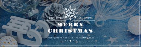 Karácsonyi köszöntés fényes dekorációk, kék Email header tervezősablon