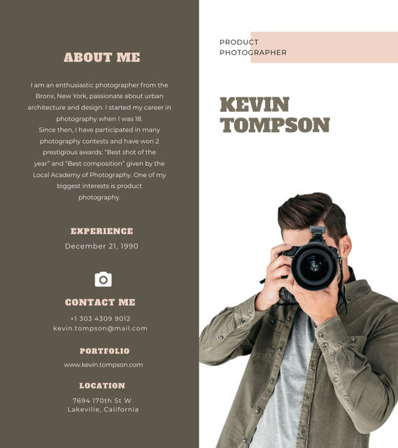 Modèle de visuel Creative Product Photographer Services Offer - Brochure 9x8in Bi-fold