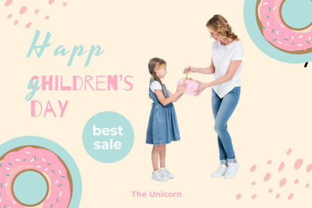 Children's Day Offer with Mom and Daughter Postcard 4x6in Modelo de Design