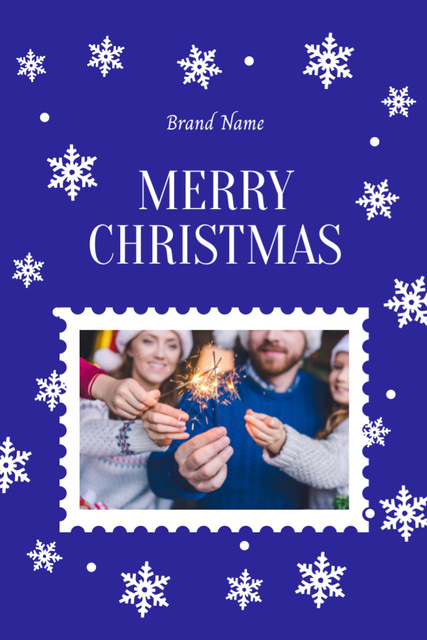 People In Santa Hats Having Christmas Party In Blue Postcard 4x6in Vertical Modelo de Design