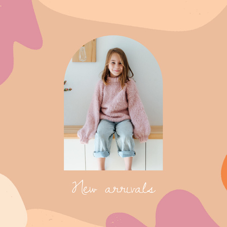 Modèle de visuel Kids' Clothes ad with smiling Girl - Animated Post