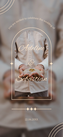Plantilla de diseño de Anuncio de boda con novio sosteniendo anillos con arena en las manos Snapchat Geofilter 