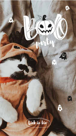Halloween Party Announcement with Cute Cat in Costume Instagram Story Modelo de Design