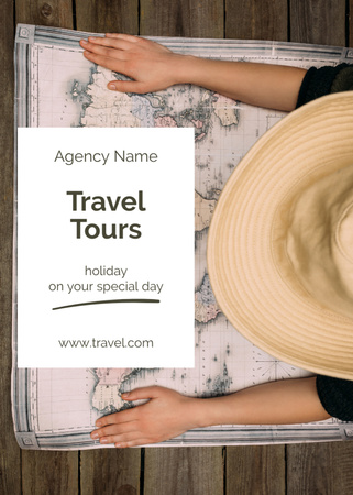 Travel Tours -mainos Travellerin ja kartan kanssa Flayer Design Template