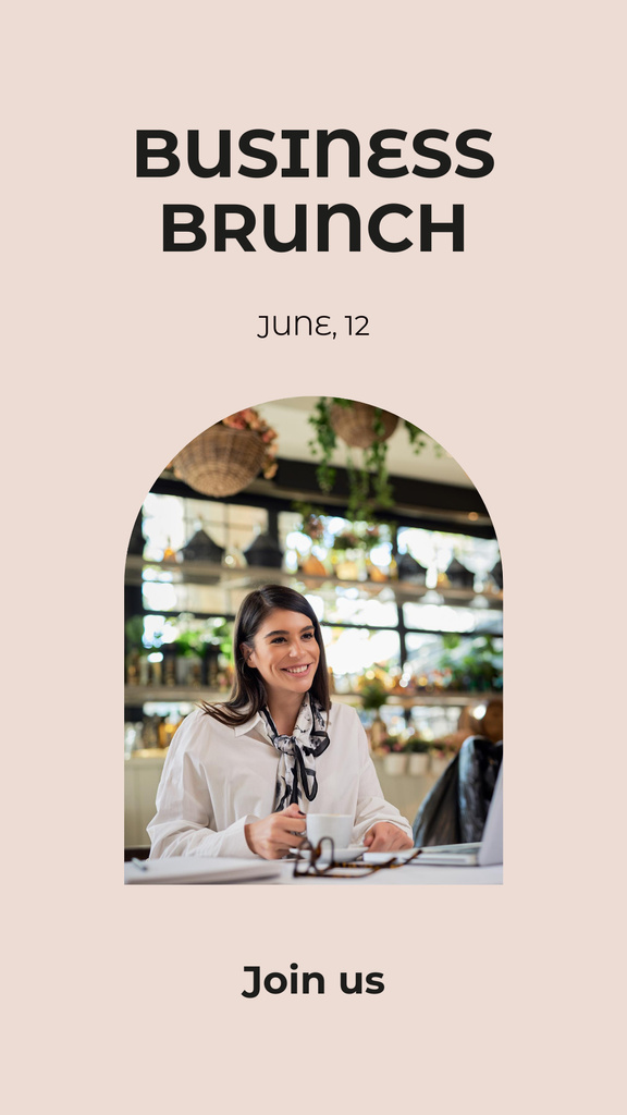 Businesswoman in Cafe with Laptop Instagram Story tervezősablon