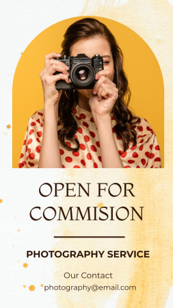 Photography Service Ad with Woman Taking Photo Instagram Story Modelo de Design