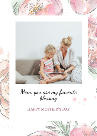 Plantilla de diseño de Encantadores saludos y deseos para el día de la madre con el niño Postcard 5x7in Vertical 