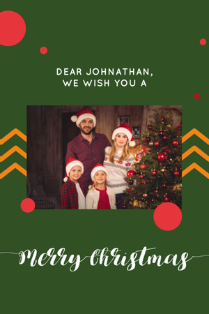 Designvorlage Christmas Greeting With Family In Santa Hats für Postcard 4x6in Vertical