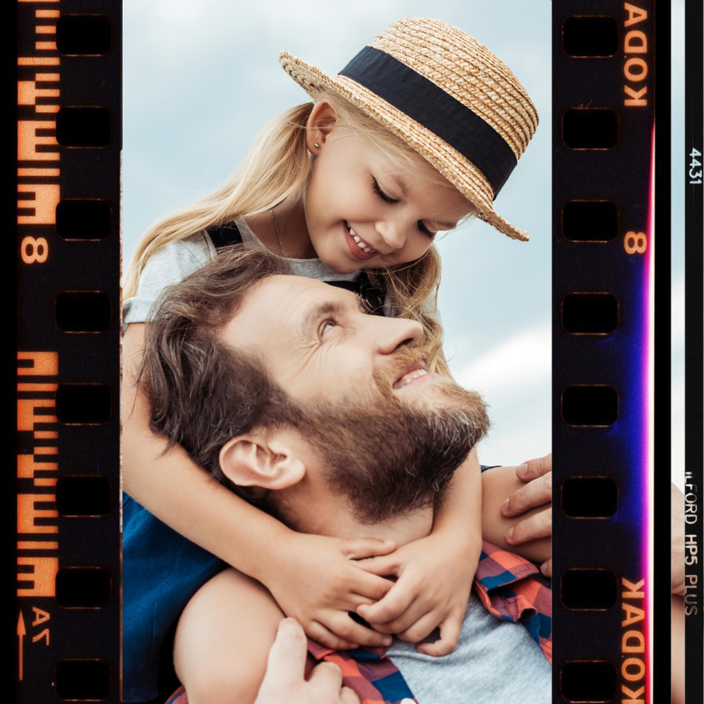 Father with His Little Kid in Hat Instagram Šablona návrhu
