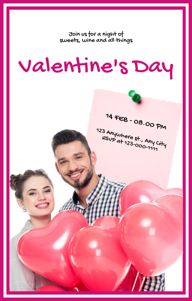 Valentine's Day Party Announcement with Happy Couple Holding Balloons Invitation 4.6x7.2in Modelo de Design