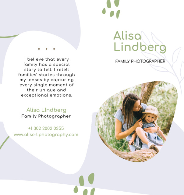 Family Photographer Offer on Pastel Brochure Din Large Bi-fold – шаблон для дизайну