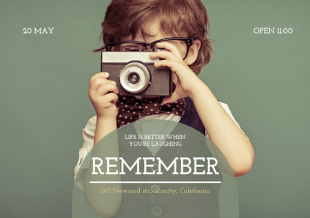 Template di design Citazione motivazionale con ragazzino con macchina fotografica d'epoca Flyer A5 Horizontal