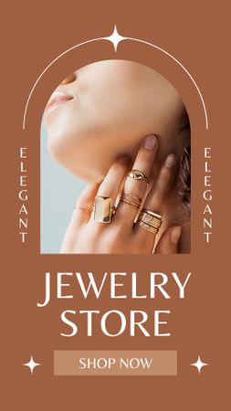 Joias de ouro com mulher usando anéis Instagram Story Modelo de Design