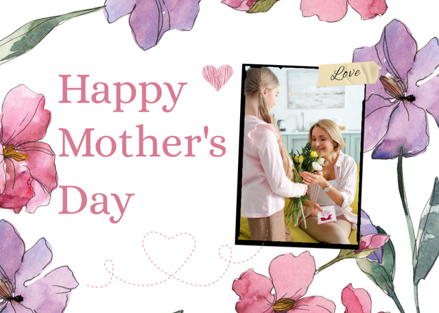 Daughter giving Flowers to Mom on Mother's Day Postcard 5x7in Šablona návrhu