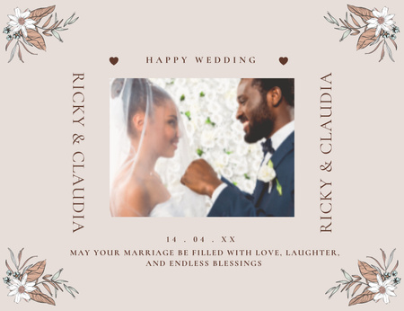 Designvorlage Hochzeitsankündigung mit Bräutigam, der den Brautschleier anhebt für Thank You Card 5.5x4in Horizontal