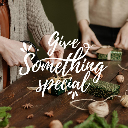 Designvorlage Women wrapping Christmas Gifts für Instagram