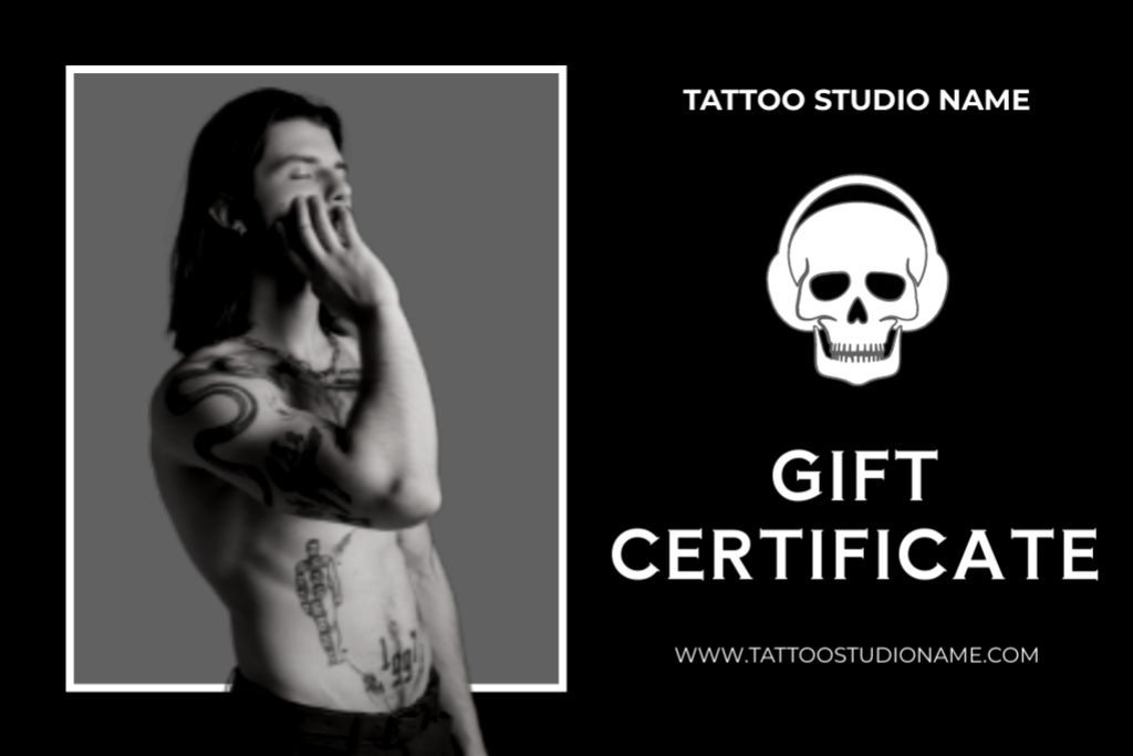 Ontwerpsjabloon van Gift Certificate van Tattoo Studio Discont with Young Tattooed Man