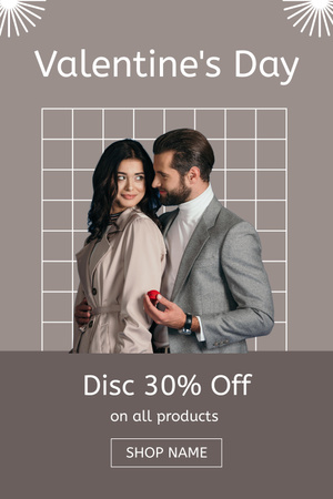 Platilla de diseño Valentine's Day Sale with Couple in Love on Grey Pinterest