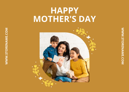 Mother's Day Greeting with Mom and Kids Postcard 5x7in Design Template