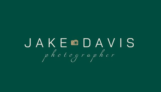 Designvorlage Photographer Contacts Information with Camera on Green für Business Card US