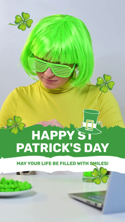 Designvorlage St. Patrick's Day mit herzlichen Wünschen und Getränken für TikTok Video
