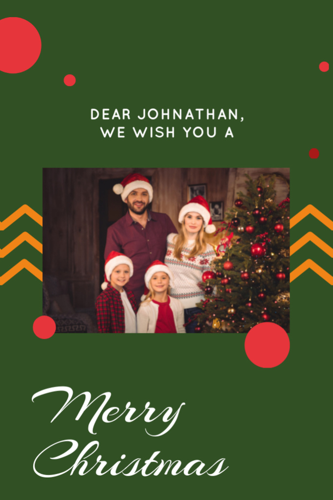 Ontwerpsjabloon van Postcard 4x6in Vertical van Charming Christmas Congrats And Wishes With Family In Santa Hats