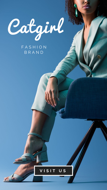 Fashion Sale Offer with Lady in Blue Instagram Story Modelo de Design