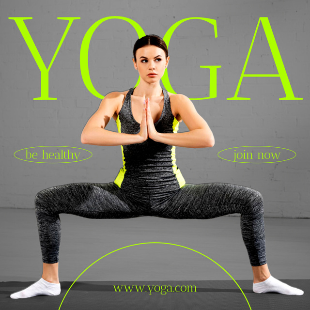 Szablon projektu Essential Yoga Training With Slogan Instagram