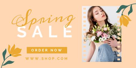 Designvorlage Spring Sale with Young Woman with Bouquet für Twitter