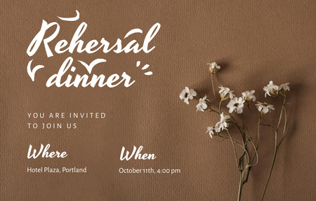 Plantilla de diseño de Anuncio de cena de ensayo con flores de campo en marrón Invitation 4.6x7.2in Horizontal 