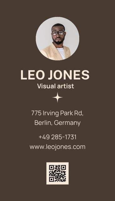 Template di design Visual Artist Service Offer with Black Man on Brown Business Card US Vertical