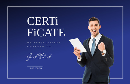 Üzleti teljesítmény díj mosolygó üzletemberrel Certificate 5.5x8.5in tervezősablon