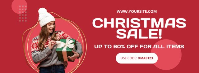 Modèle de visuel Christmas Sale Offer Happy Woman with Present - Facebook cover