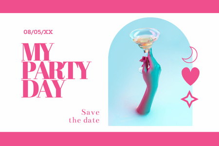 Template di design Annuncio del giorno della festa glamour con il cocktail che tiene la mano Postcard 4x6in