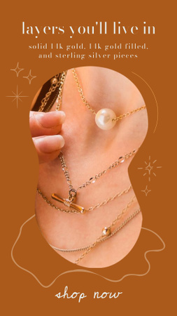 Designvorlage Gold Jewelry on Woman's Neck für Instagram Story