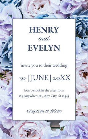 Anúncio de casamento com exuberante buquê de flores azuis Invitation 4.6x7.2in Modelo de Design