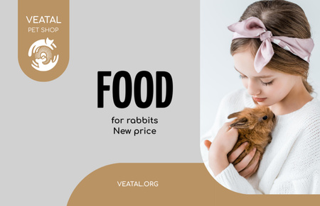 Szablon projektu Oferta wysokiej jakości karmy dla zwierząt domowych z dziewczynką przytulającą króliczka Flyer 5.5x8.5in Horizontal