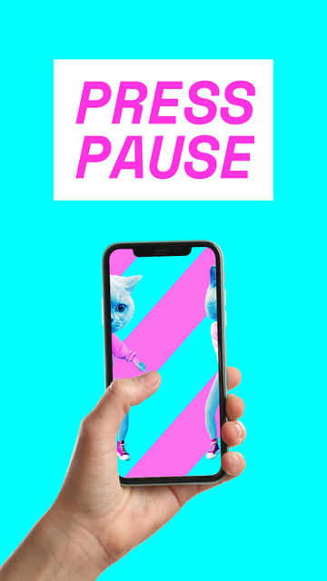 Funny App with dancing Cats on Phone Screen Instagram Video Story Modelo de Design