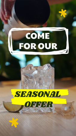 Platilla de diseño Seasonal Refreshing Drinks With Ice Offer Instagram Video Story