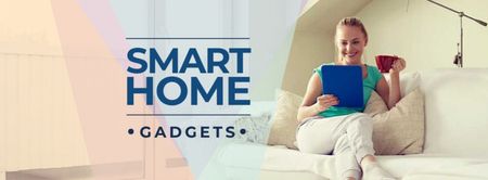 Anúncio para casa inteligente com mulher usando aspirador Facebook cover Modelo de Design