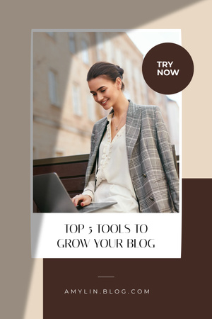 Modèle de visuel Businesswoman Blogger working on Laptop - Pinterest