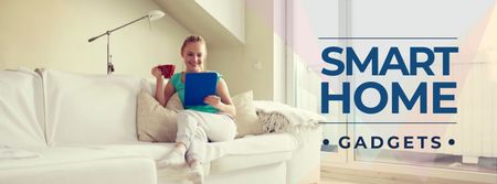okos otthon szerkentyű nő kanapén Facebook cover tervezősablon