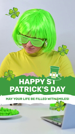 Ontwerpsjabloon van TikTok Video van Saint Patrick’s Day With Warm Wishes And Drink