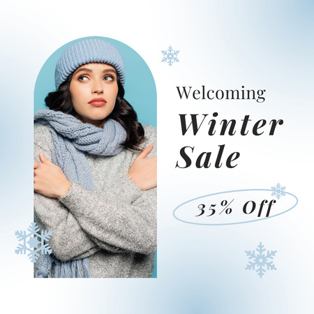 Modèle de visuel Offre de vente d'hiver avec jolie jeune femme en vêtements tricotés - Instagram