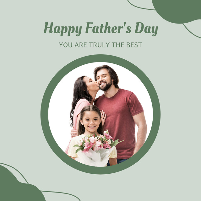 Happy Father's Day Greetings with Happy Family Instagramデザインテンプレート