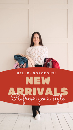 Designvorlage New Fashion Arrivals Ad with Woman holding Clothes für Instagram Video Story