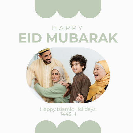 Saudações de Eid Mubarak com a família muçulmana feliz Instagram Modelo de Design